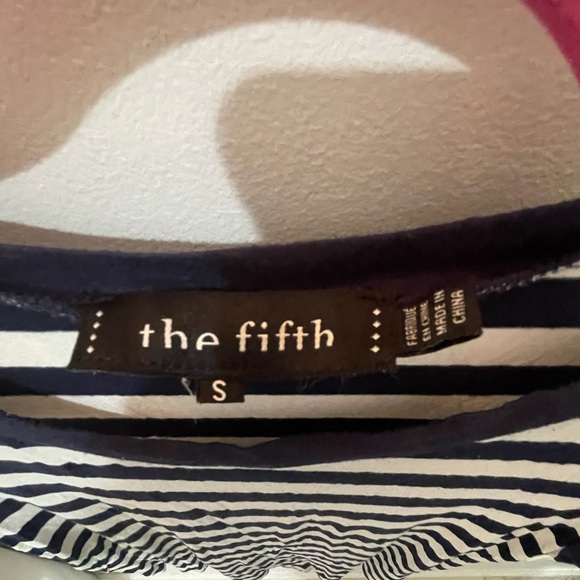 The Fifth Label Top - Picture 2 of 3